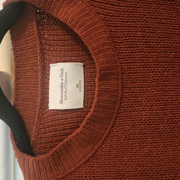 Abercrombie and fitch sweater - Picture 2 of 2